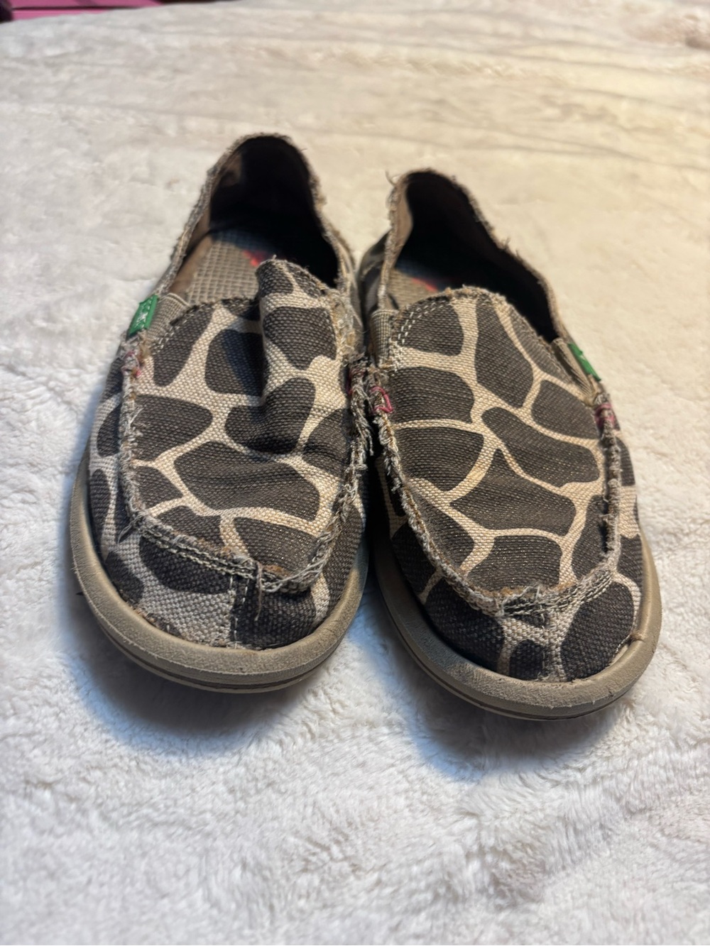 Sanuk Canvas Shoes Size 7 Slip-On Flats Brown Giraffe Animal Print Hemp Loafers - Picture 6 of 13